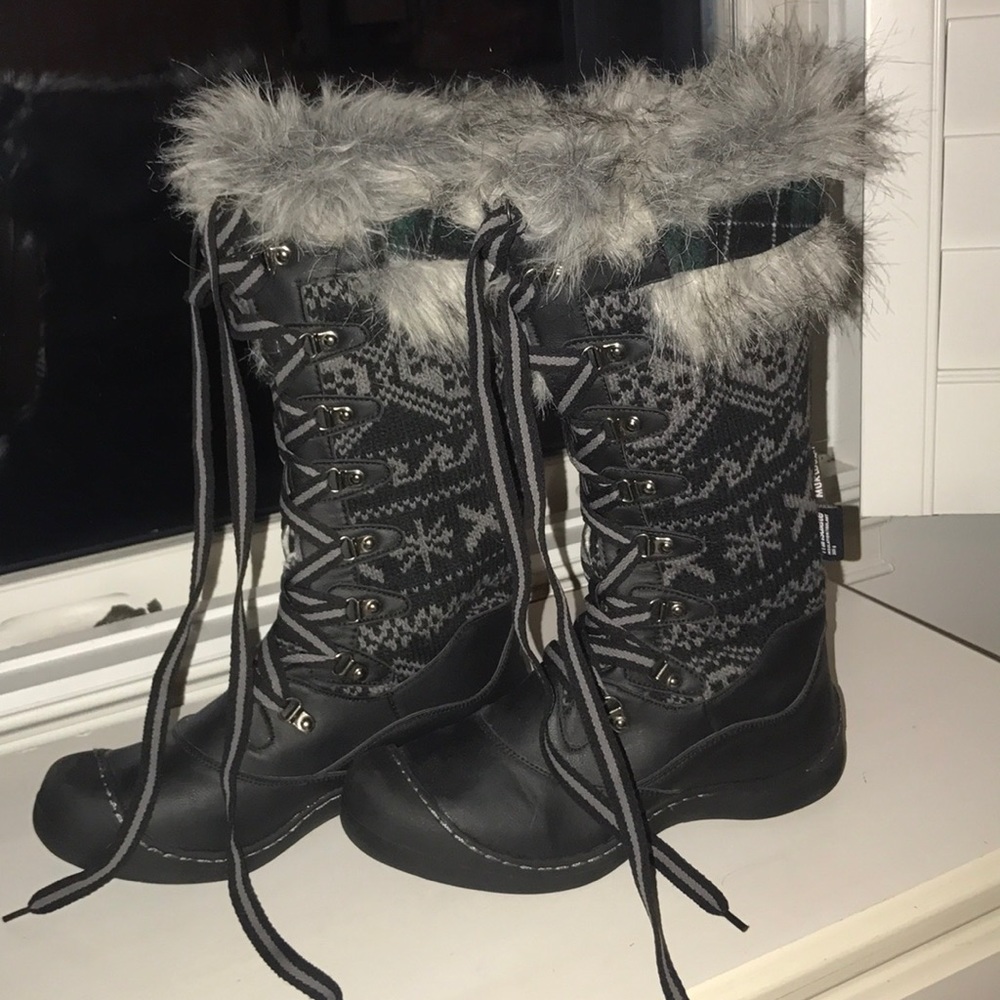 Mukluks Black fur boots!